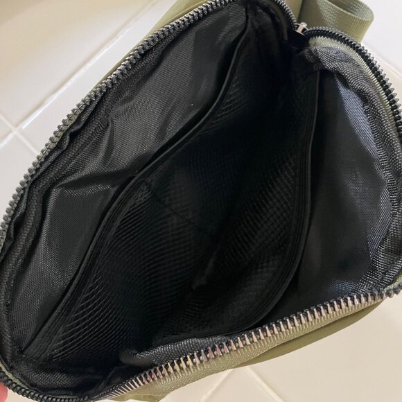 Kip Moore Crossbody Bag - Picture 3 of 5